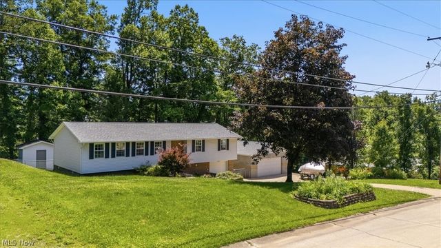 2098 Meadowview Drive, Parkersburg, WV 26104