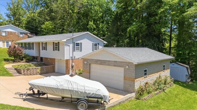 2098 Meadowview Drive, Parkersburg, WV 26104