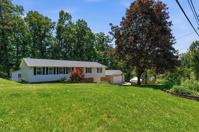 2098 Meadowview Drive, Parkersburg, WV 26104