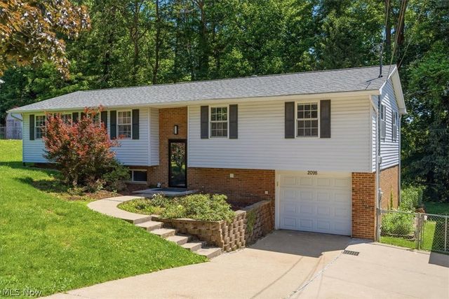 2098 Meadowview Drive, Parkersburg, WV 26104