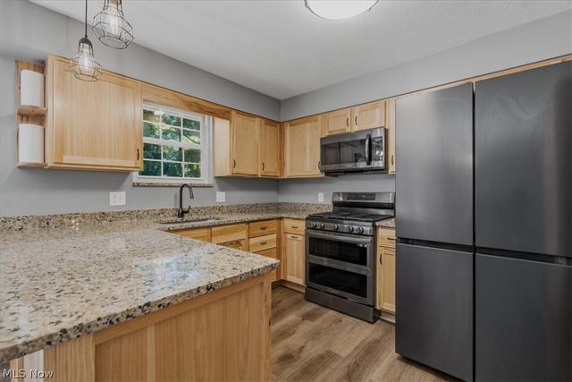 2098 Meadowview Drive, Parkersburg, WV 26104