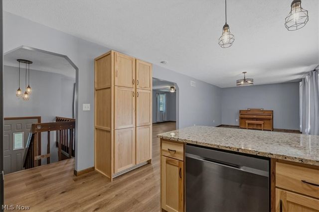 2098 Meadowview Drive, Parkersburg, WV 26104
