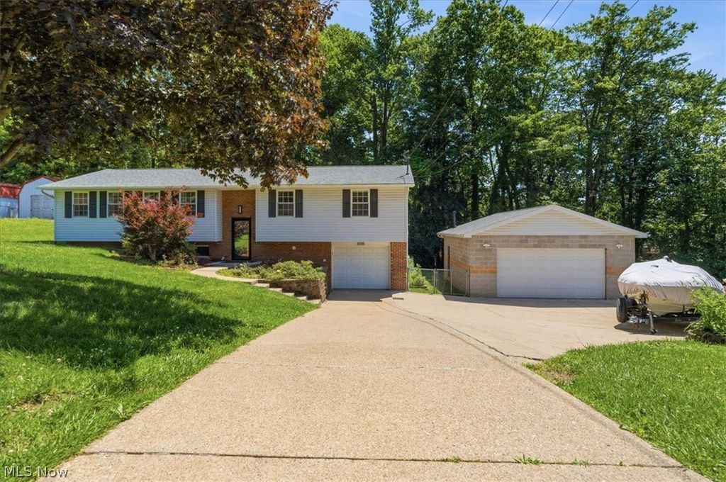 2098 Meadowview Drive, Parkersburg, WV 26104