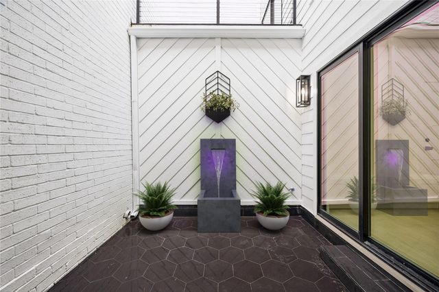 5056 Academy Street, Houston, TX 77005