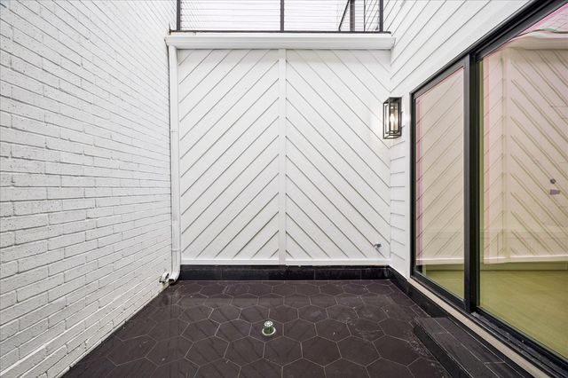 5056 Academy Street, Houston, TX 77005