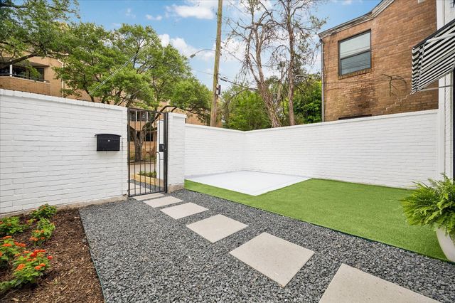 5056 Academy Street, Houston, TX 77005