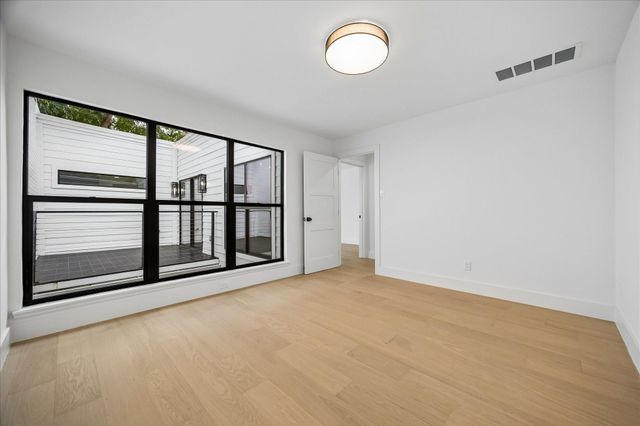 5056 Academy Street, Houston, TX 77005