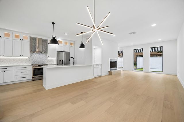 5056 Academy Street, Houston, TX 77005