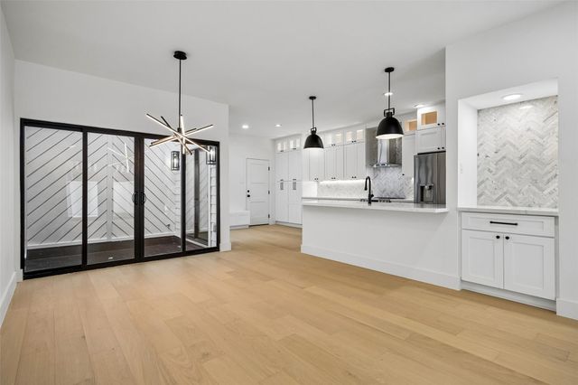 5056 Academy Street, Houston, TX 77005