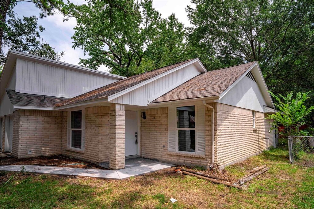 9214 Woodland Oaks Drive, Houston, TX 77040