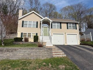 12 Sherwood Road, Worcester, MA 01602