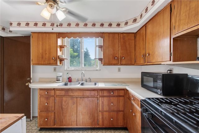 1420 Homestead Rd, Penn Hills, PA 15147