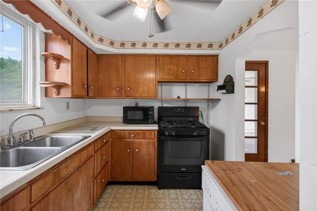 1420 Homestead Rd, Penn Hills, PA 15147
