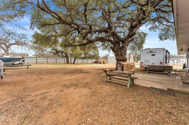 312 Apache DR, Burnet, TX 78611