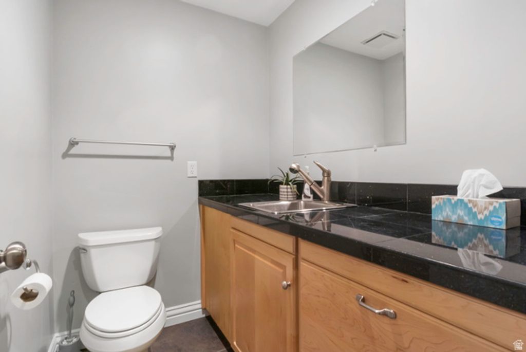 Image 15 of property listing at 8711 S RUSTLER RD, Cottonwood Heights, UT 84093