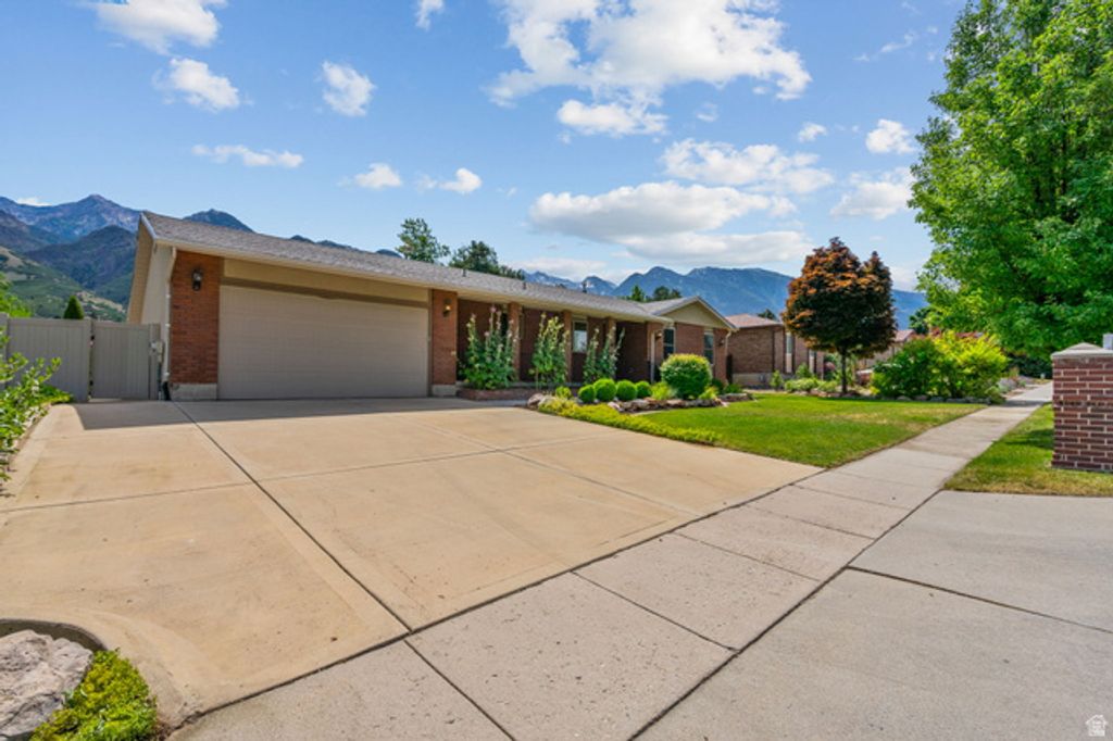Image 7 of property listing at 8711 S RUSTLER RD, Cottonwood Heights, UT 84093
