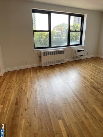 1541 Lemoine Avenue 4F, Fort Lee, NJ 07024