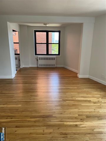 1541 Lemoine Avenue 4F, Fort Lee, NJ 07024