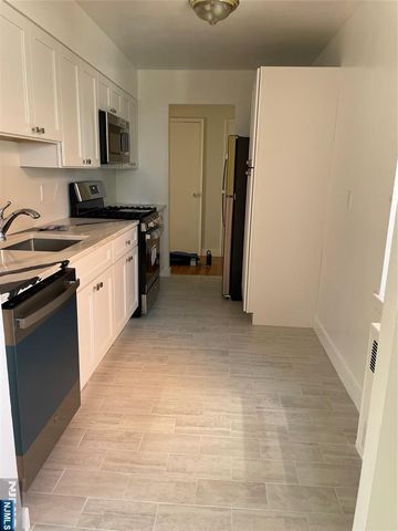1541 Lemoine Avenue 4F, Fort Lee, NJ 07024