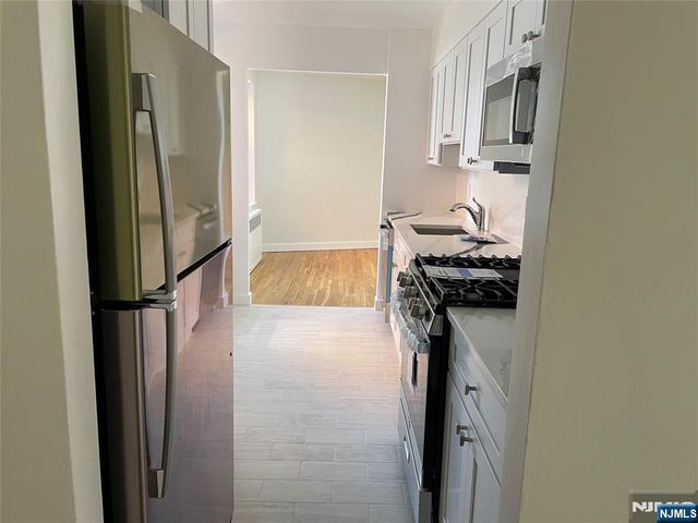 1541 Lemoine Avenue 4F, Fort Lee, NJ 07024