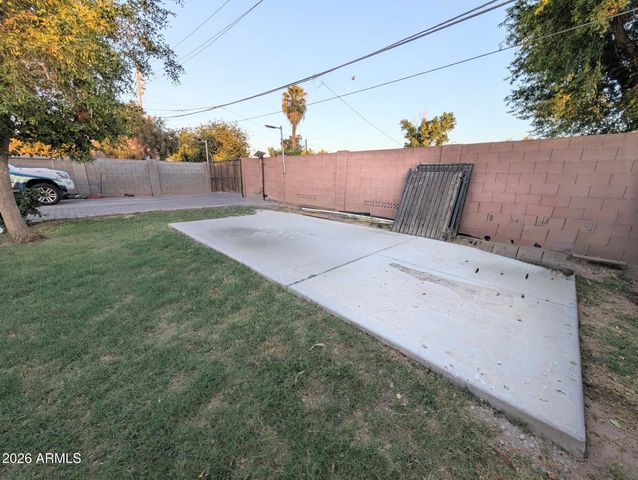 5913 W GARDENIA Avenue, Glendale, AZ 85301