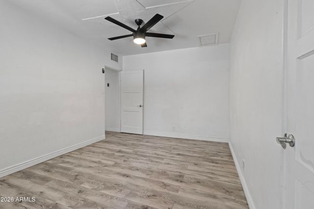 5913 W GARDENIA Avenue, Glendale, AZ 85301