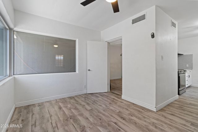 5913 W GARDENIA Avenue, Glendale, AZ 85301