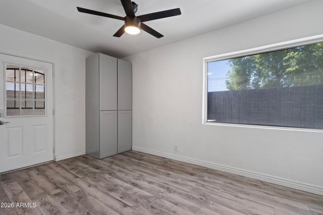 5913 W GARDENIA Avenue, Glendale, AZ 85301