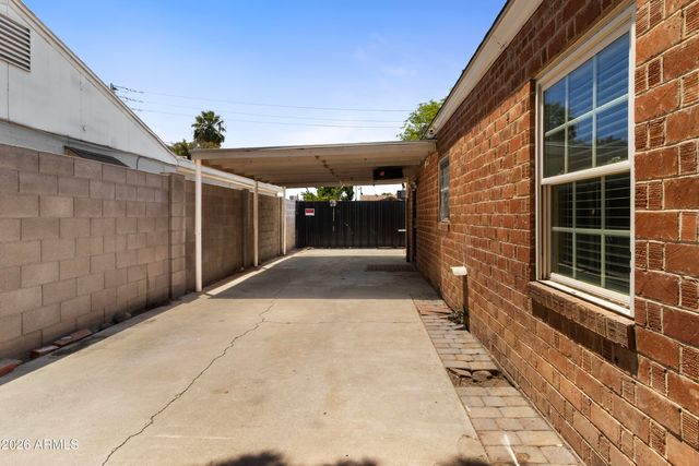 5913 W GARDENIA Avenue, Glendale, AZ 85301