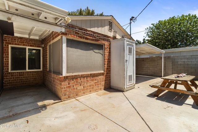 5913 W GARDENIA Avenue, Glendale, AZ 85301