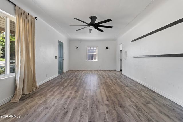 5913 W GARDENIA Avenue, Glendale, AZ 85301