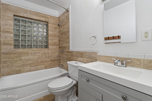 5913 W GARDENIA Avenue, Glendale, AZ 85301