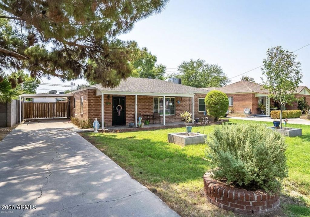 5913 W GARDENIA Avenue, Glendale, AZ 85301