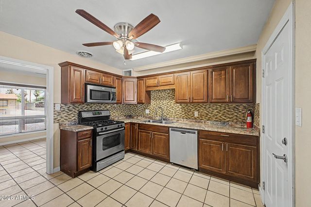 2929 W LOMA Lane, Phoenix, AZ 85051