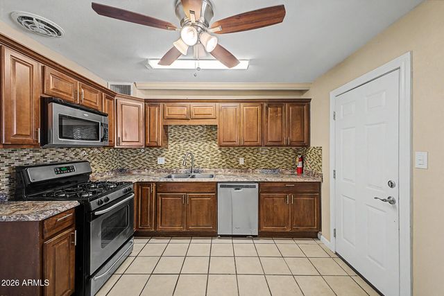 2929 W LOMA Lane, Phoenix, AZ 85051