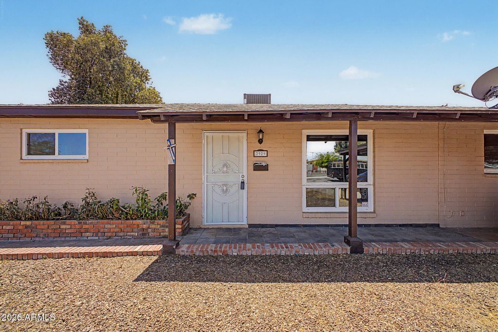 2929 W LOMA Lane, Phoenix, AZ 85051