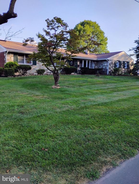 4510 FAYETTE DR, Bristol, PA 19007