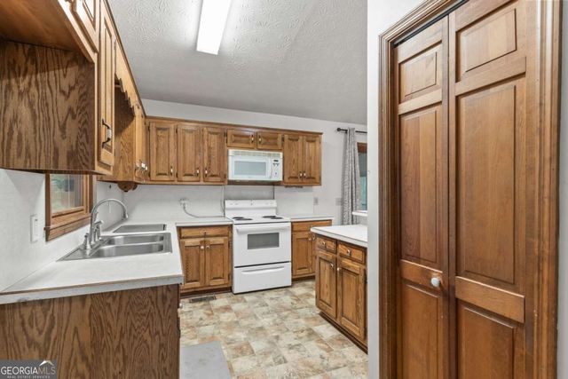 368 Still Hollow Road, Jasper, GA 30143