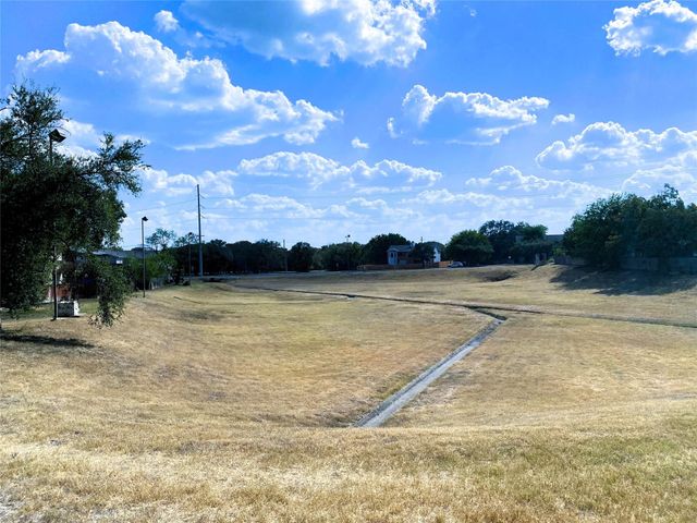 2305 Cedrick CV A, Austin, TX 78748