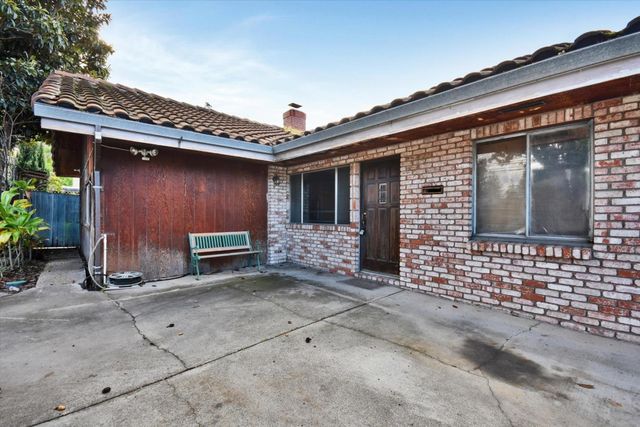 290 N Rengstorff Avenue, Mountain View, CA 94043