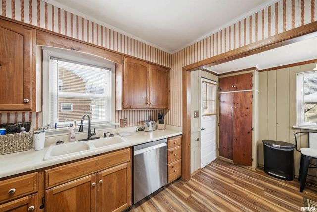 2705 W MANOR Parkway, Peoria, IL 61604