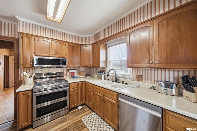 2705 W MANOR Parkway, Peoria, IL 61604