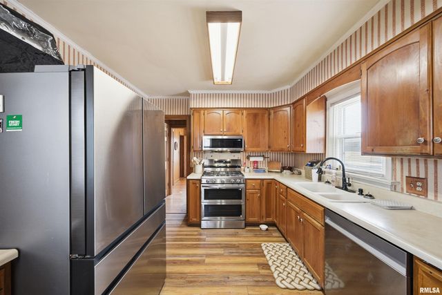 2705 W MANOR Parkway, Peoria, IL 61604