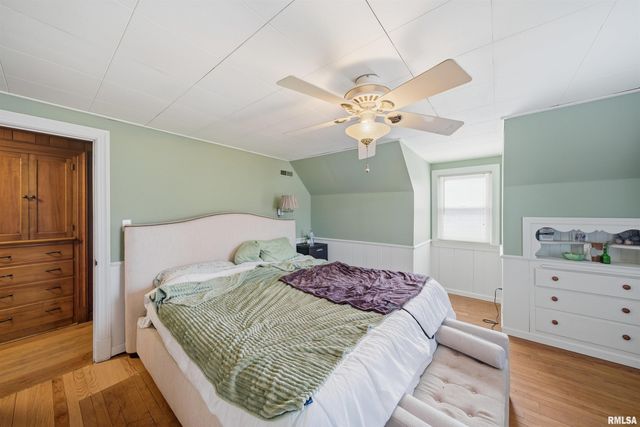 2705 W MANOR Parkway, Peoria, IL 61604