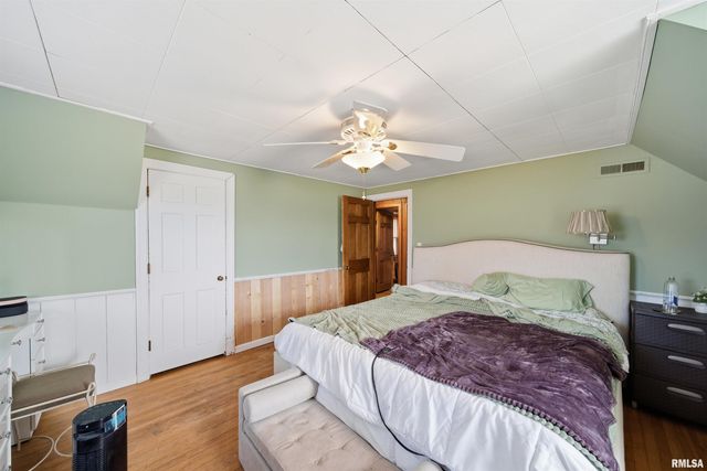 2705 W MANOR Parkway, Peoria, IL 61604