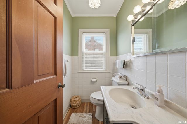 2705 W MANOR Parkway, Peoria, IL 61604