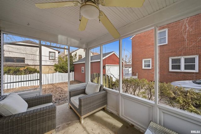 2705 W MANOR Parkway, Peoria, IL 61604