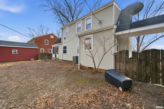 2705 W MANOR Parkway, Peoria, IL 61604