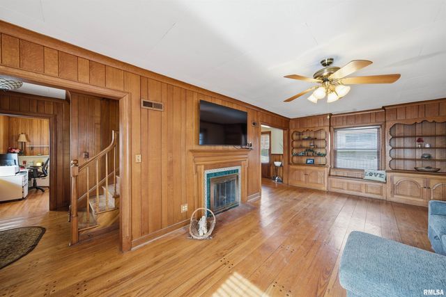 2705 W MANOR Parkway, Peoria, IL 61604