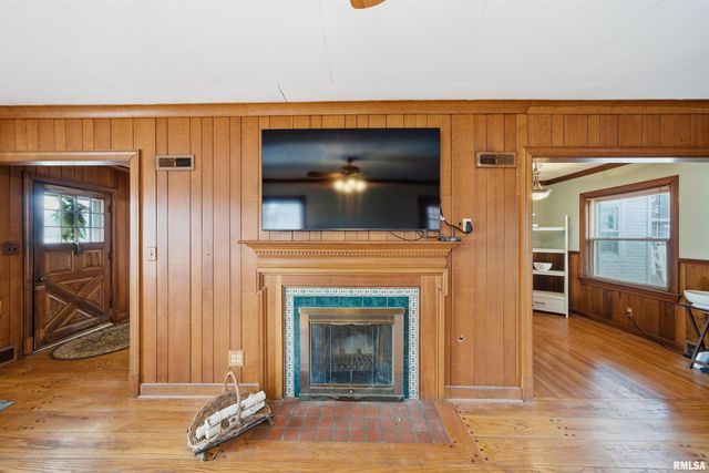 2705 W MANOR Parkway, Peoria, IL 61604